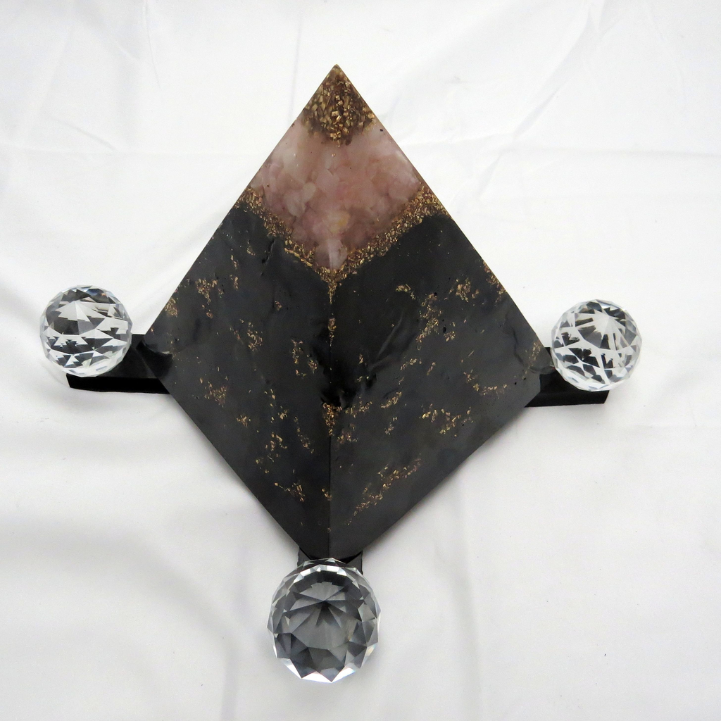 Canon d'énergie quartz rose pyramide vortex d'énergie