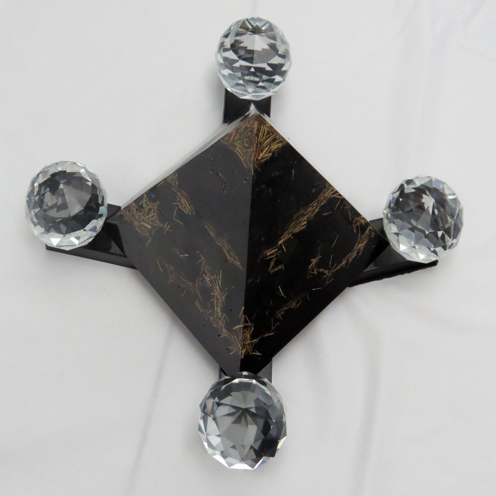 Canon d'énergie Shungite pyramide 450m2