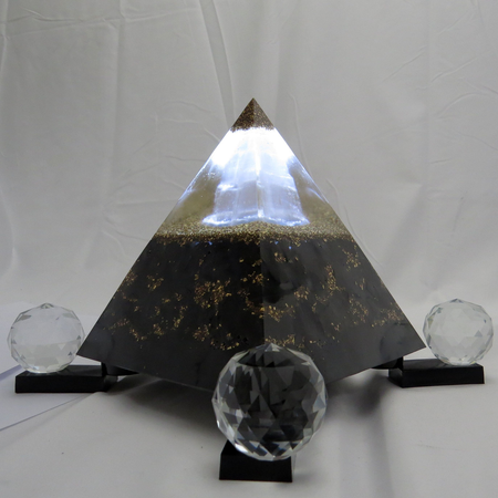 Canon d'énergie lumineuse 450m2 pyramide-Pierreprotection.fr